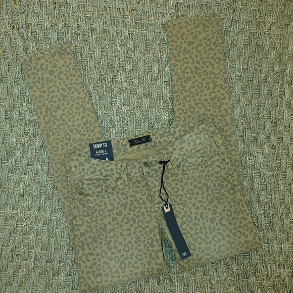KLIQUE B. LEOPARD PRINT SKINNY JEAN 5 - Picture 5 of 9